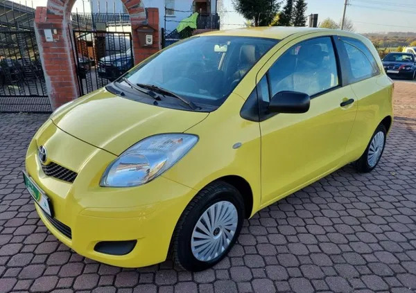 dolnośląskie Toyota Yaris cena 11700 przebieg: 235700, rok produkcji 2010 z Kłodzko